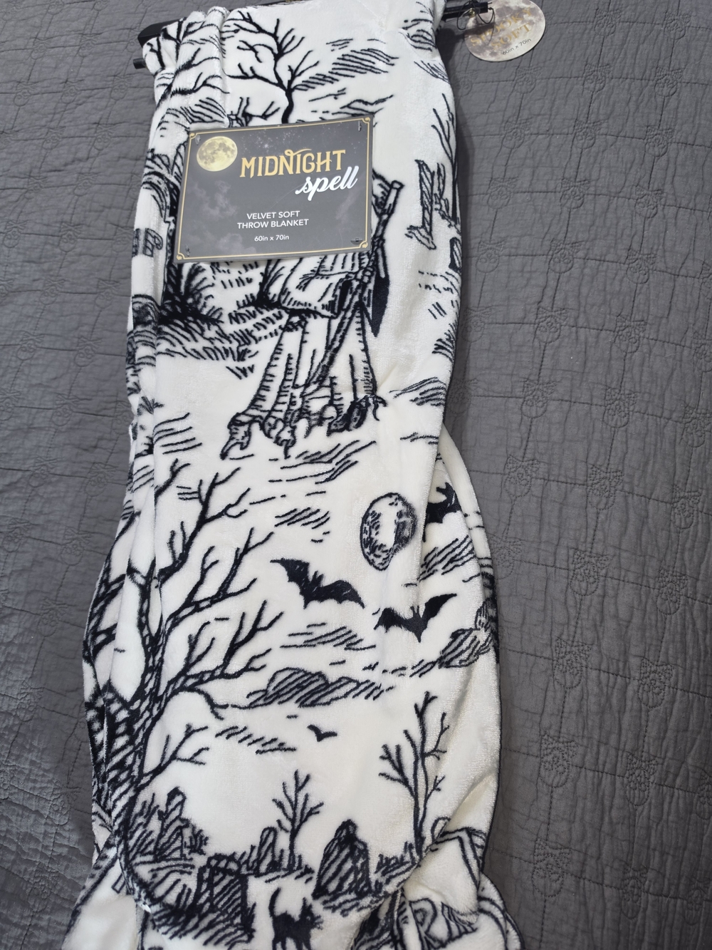 Midnighy Spell Throw Blanket - Black & White
